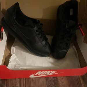 Nike Men's All-Black Sneakers